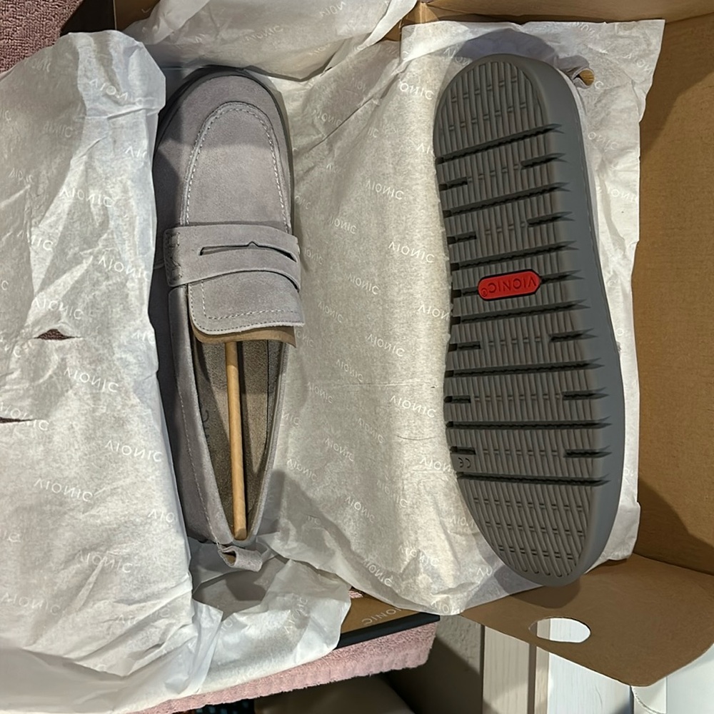 Vionic Uptown suede loafers - Never Worn